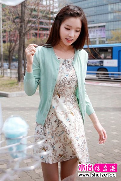 <em>针织开衫搭配</em>连衣裙 早秋迷人淑女气质【图】